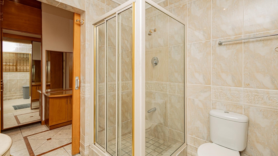 7 Bedroom Property for Sale in Plattekloof Western Cape